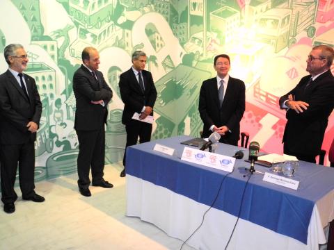 5. Acto de la firma del Memorándum entre Casa África y la OMT. A la izq. Taleb Rifai (Secretario General de la Organización Mundial del Turismo (OMT), y a la derecha Santiago Martínez-Caro (Director General de Casa África)