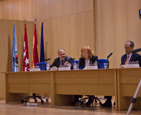 1. Mesa de presentación de la actividad presidida por Consuelo Vázquez Rueda -Secretaria General Adjunta de la Comisión Española de Cooperación con la UNESCO