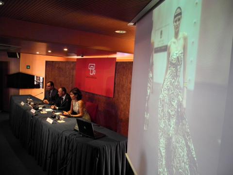 8. De izq. a derecha: Juan Domínguez Bautista - Consejero de Industria, Comercio y Artesanía del Cabildo de Gran Canaria-, Luis Padilla -Secretario General de Casa África-, y María Mía -Diseñadora y estilista-
