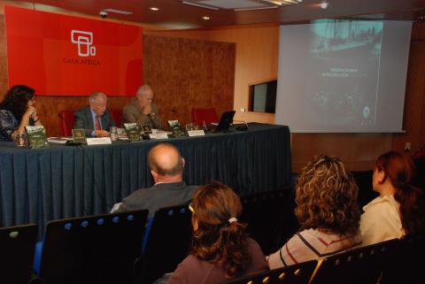5. Imagen de la presentación del libro Migraciones e Integración Cultural. Lecturas históricas desde el espacio insular en Casa África