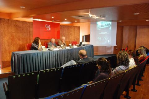 7. Imagen de la presentación del libro Migraciones e Integración Cultural. Lecturas históricas desde el espacio insular en Casa África