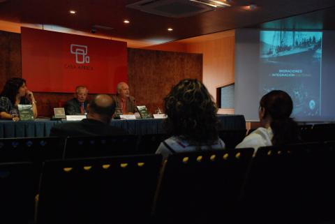 8. Imagen de la presentación del libro Migraciones e Integración Cultural. Lecturas históricas desde el espacio insular en Casa África