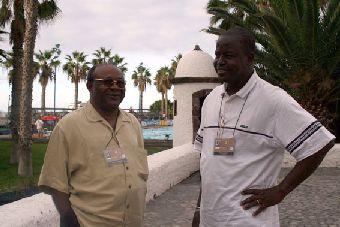 13. Imagen de Donato Ndongo con Hamidou Konate en el SILA, 2009