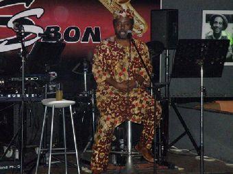 17. Imagen de Justo Bolekia (Guinea Ecuatorial) en su participación en el SILA, 2009