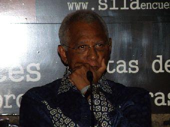 23. Imagen de Henri Lopes (República del Congo) en su participación en el SILA, 2009