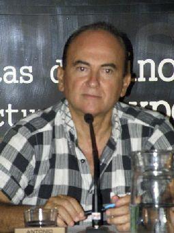 31. Imagen de Antonio Llaguno en su participación en el SILA, 2009