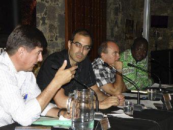 34. Imagen de Antonio Llaguno y Manuel Pimentel en su participación en el SILA, 2009