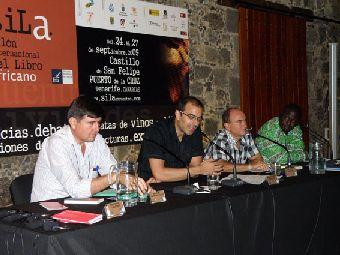 35. Imagen de Antonio Llaguno y Manuel Pimentel en su participación en el SILA, 2009