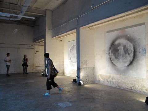 3. Imágenes de la exposición Presence de Conor Ralphs en Hangar (Barcelona), 2012