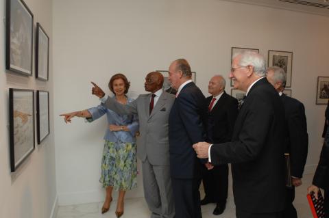 14. Imágenes de la inauguración privada de la exposición 3+3, África plural en Casa África con la presencia de Sus Majestades los Reyes de España