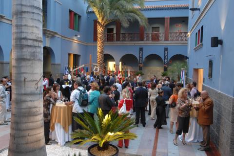 25. Imágenes de la inauguración pública de la exposición 3+3, África Plural en la sede de Casa África