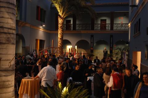 29. Imágenes de la inauguración pública de la exposición 3+3, África Plural en la sede de Casa África