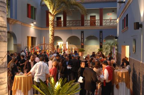 30. Imágenes de la inauguración pública de la exposición 3+3, África Plural en la sede de Casa África