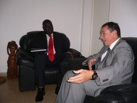50. Luis Padilla -Secretario General de Casa África- en la exposición 3+3, África Plural en Guinea Bissau