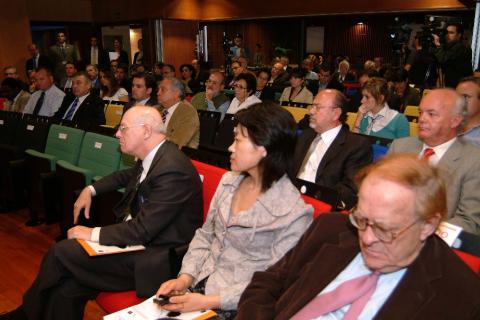 2.  Presentación del Seminario Internacional África, la nueva frontera China, 2007 en Casa África