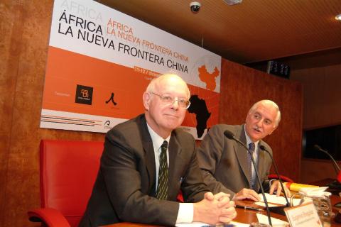 8.  Presentación del Seminario Internacional África, la nueva frontera China, 2007 en Casa África