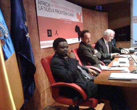 12.  Presentación del Seminario Internacional África, la nueva frontera China, 2007 en Casa África