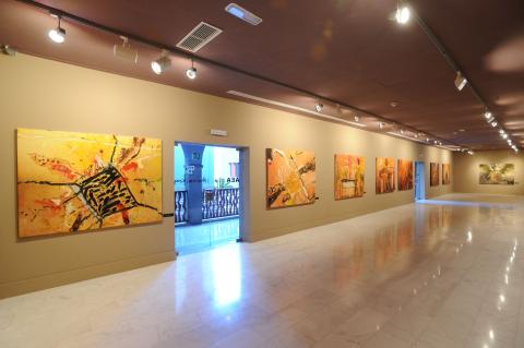 12. Imagen de la exposición en Casa África AEA Tubab: ¿África es así, m’zungu?, 2008
