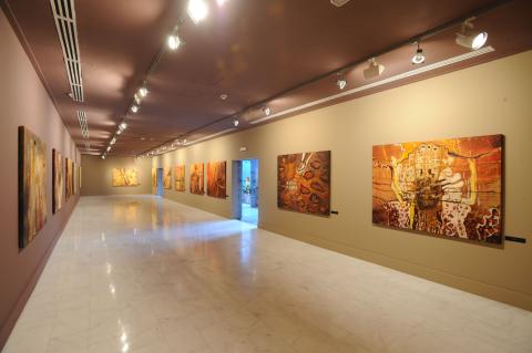 14. Imagen de la exposición en Casa África AEA Tubab: ¿África es así, m’zungu?, 2008