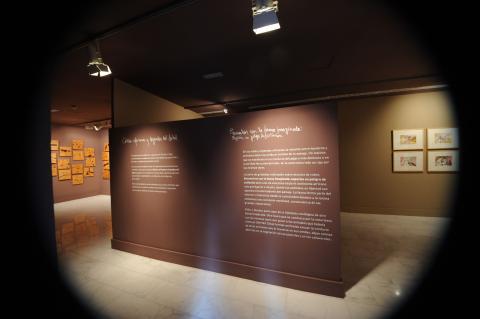 18. Imagen de la exposición en Casa África AEA Tubab: ¿África es así, m’zungu?, 2008