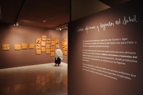 21. Imagen de la exposición en Casa África AEA Tubab: ¿África es así, m’zungu?, 2008