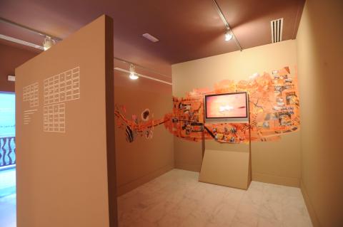 27. Imagen de la exposición en Casa África AEA Tubab: ¿África es así, m’zungu?, 2008