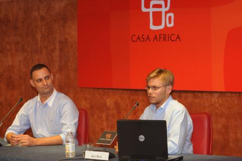 44. Imagen del Seminario relacionadas con la exposición, África: ecos espirituales y rastros artísticos en Casa África. De izq. a dere.: Juan Jaime -Jefe del Área de Cultura de Casa África- y Joan Riera -Antropólogo-