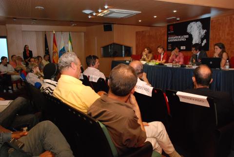 13. Imagen de la mesa de debate Crisis Alimentaria en África en Casa África, 2008