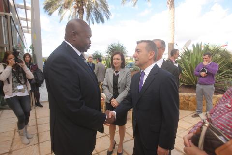 2. Recepción de Alioune Badara Cissè - Ministro de Asuntos Exteriores de Senegal- por Paulino Rivero -Presidente del Gobierno de Canarias-