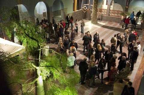 36. Imagen de la inauguración de la exposición Telas de Luz. Colección de arte africano de Saro León en Casa África