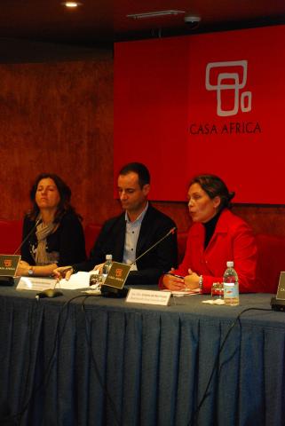 3. De izq. a dere.: Delia Padrón -Coordinadora de Amnistía Internacional en Canarias-,Juan Jaime -Jefe del Área de Cultura y Educación-, y Cristina del Río -Delegada de la SGAE en Canarias-