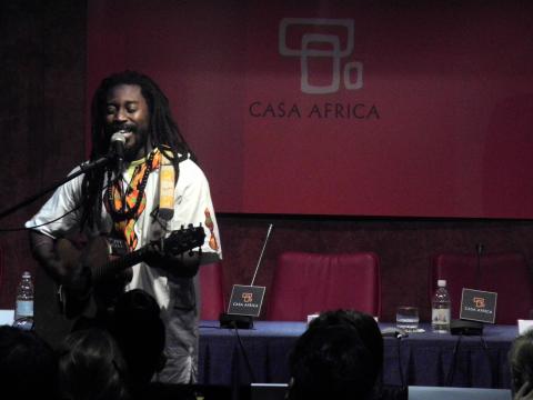 16. Actuación de Jean Naya en Casa África