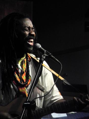 19. Actuación de Jean Naya en Casa África