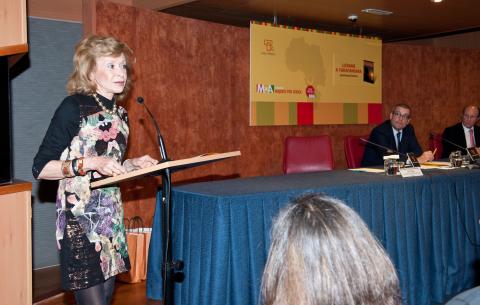 10. Mª Teresa Fernández de la Vega -Presidenta de la Fundación Mujeres por África- en la presentación del libro en Casa África