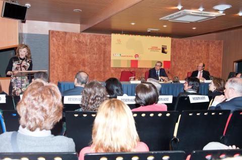 13. Mª Teresa Fernández de la Vega -Presidenta de la Fundación Mujeres por África- en la presentación del libro en Casa África