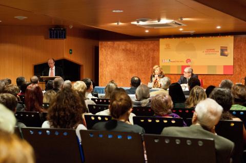 17. Imagen del acto de presentación de la novela Llévame a Faranfanfana en Casa África