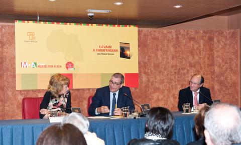 19. Imagen del acto de presentación de la novela Llévame a Faranfanfana en Casa África