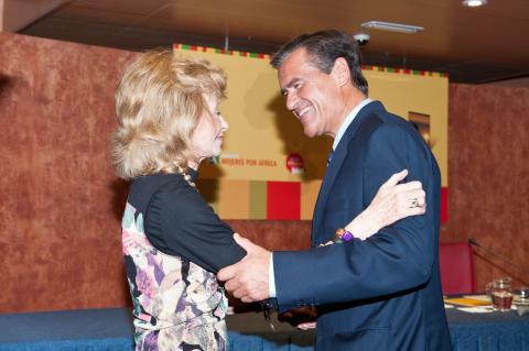 20. Mª Teresa Fernández de la Vega y Juan Fernando López Aguilar en Casa África