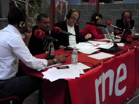 3.	Paulino Rivero –Presidente del Gobierno de Canarias- entrevistado en el programa El día menos pensado de RNE en Casa África
