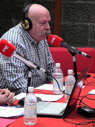 15.	José María Íñigo en su intervención en el programa  El día menos pensado de RNE en Casa África