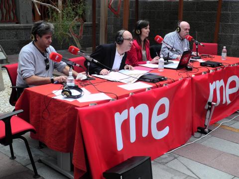 16.	Grabación del programa El día menos pensado de RNE en Casa África