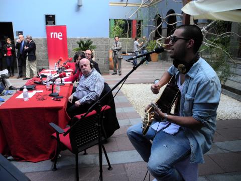 17.	Grabación del programa El día menos pensado de RNE en Casa África