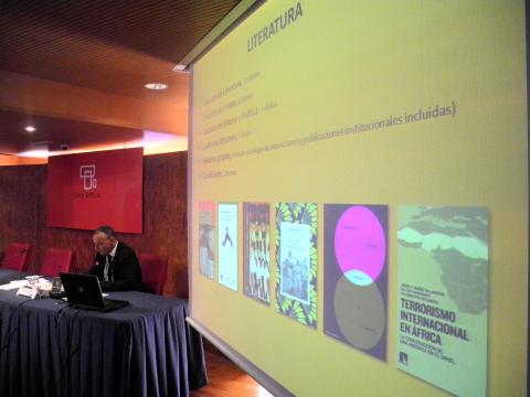 5. Intervención de Luis Padilla -Secretario General de Casa África- presentando las publicaciones de Casa África