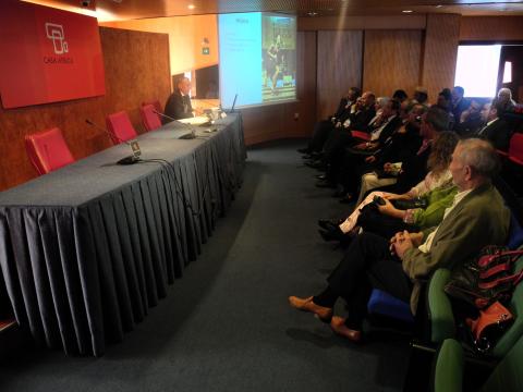 6. Intervención de Luis Padilla -Secretario General de Casa África- presentando las publicaciones de Casa África
