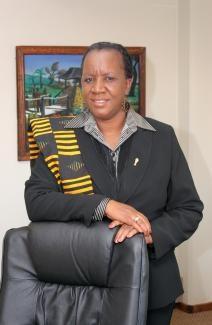 7. Imagen de Buhle Mbambo, Dtora. Ejecutiva de la Universidad de Sudáfrica, por su intervención del Panel 2 en el IV Encuentro de Biblioteconomía