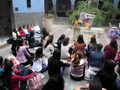3. Actuación de Agnès Agboton en Casa África, escritora y cuentacuentos (Benín)