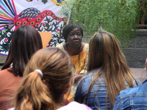 7. Actuación de Agnès Agboton en Casa África, escritora y cuentacuentos (Benín)