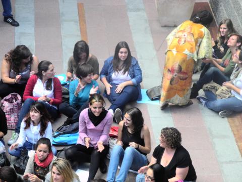 12. Actuación de Agnès Agboton en Casa África, escritora y cuentacuentos (Benín)