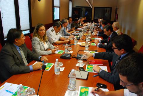 3. Imágenes del desayuno con Guillermo Ardizone García - Embajador de España en Guinea-, y Santiago Martínez-Caro - Director General de Casa África-