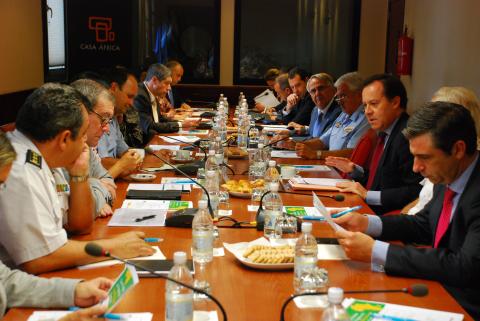 4. Imágenes del desayuno con Guillermo Ardizone García - Embajador de España en Guinea-, y Santiago Martínez-Caro - Director General de Casa África-